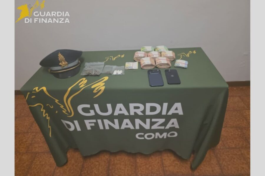 10786 Controlli della finanza arrestato un turco che aveva nascosto la droga nelle mutande 1780315886