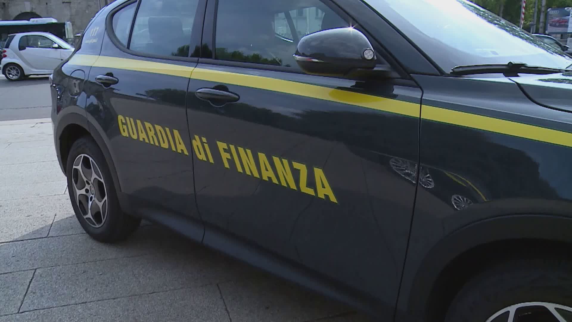 L’allerta delle fiamme gialle a Como: “Attenti alle truffe dei falsi finanzieri”