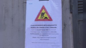 Como, lavori alla rete dell’acquedotto: corsia chiusa, un mese di disagi in via Sant’Abbondio