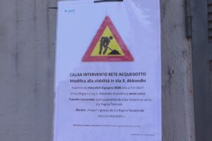 Como, lavori alla rete dell’acquedotto: corsia chiusa, un mese di disagi in via Sant’Abbondio