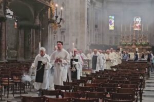 Como, traslate in Duomo le reliquie dei santi vescovi Rubiano e Adalberto