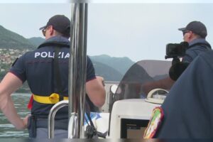 Barca privata blocca la partenza del battello, multa da 120 euro per il proprietario