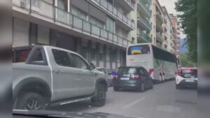 Festa in Svizzera e due incidenti nel pomeriggio: code e rallentamenti sulle strade di Como