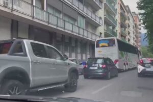 Festa in Svizzera e due incidenti nel pomeriggio: code e rallentamenti sulle strade di Como