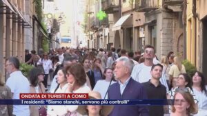 Ondata di turisti a Como. I residenti: “Siamo stanchi, servono più controlli”