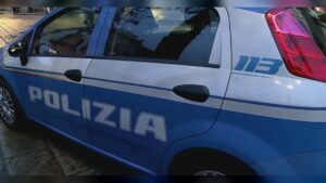Como, aggredisce un uomo in strada e poi gli agenti: 40enne tedesco arrestato dalla polizia