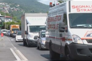 Asfaltature e lavori sulle strade di Como: traffico in tilt, prorogato il cantiere in via Oltrecolle