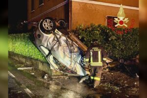 Incidente a Monguzzo, auto ribaltata, ferito 50enne