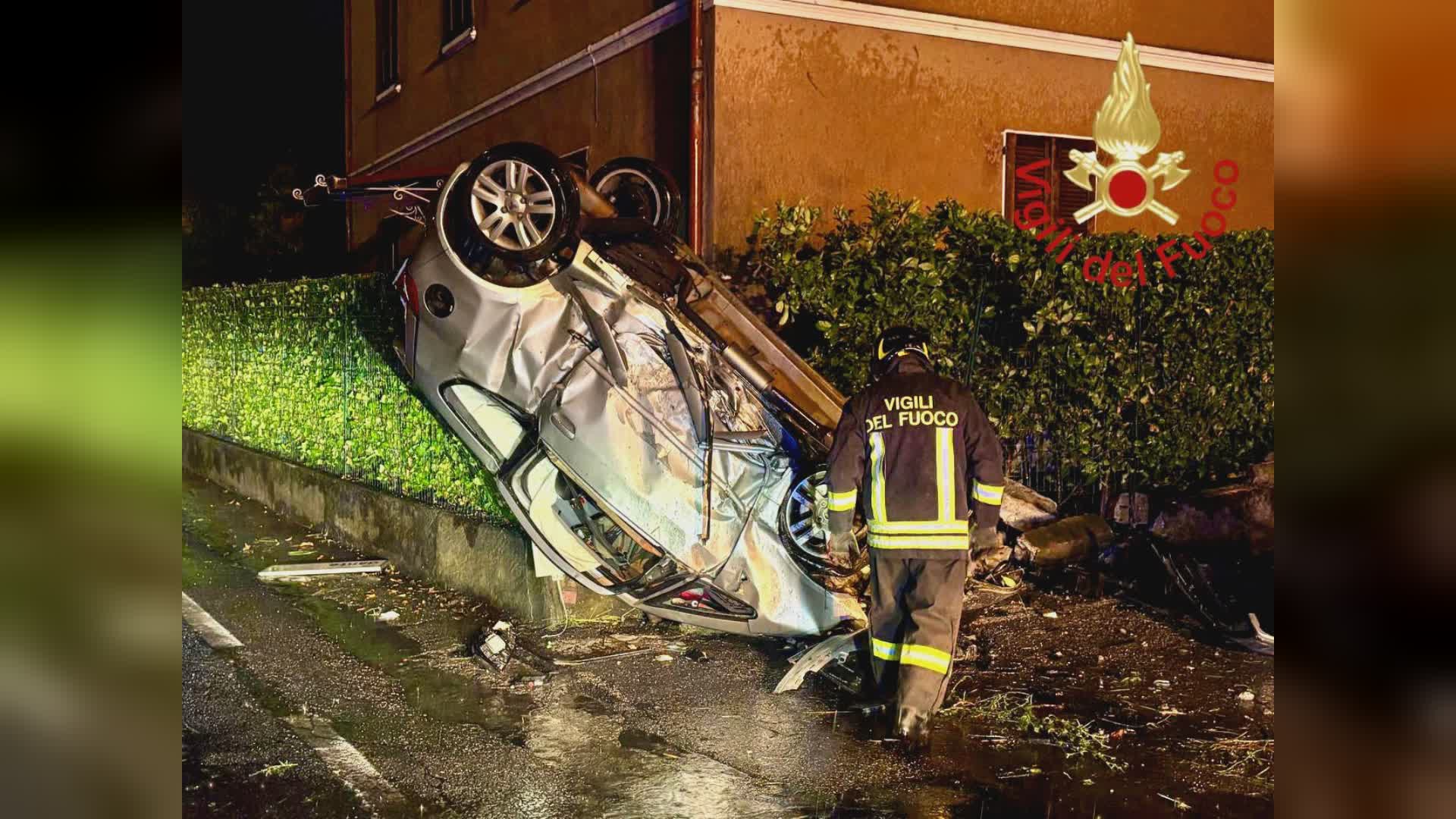 Incidente a Monguzzo, auto ribaltata, ferito 50enne