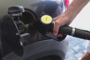 Sconto carburanti fino al 3 luglio. Dimezzato da 10 a 5 centesimi il bonus per il gasolio