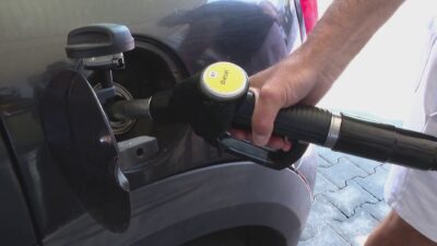Sconto carburanti fino al 3 luglio. Dimezzato da 10 a 5 centesimi il bonus per il gasolio