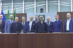 Calcio, il Como 1907 premiato a Palazzo Pirelli. La cerimonia con i club vincenti della Lombardia