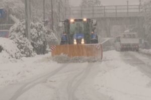 Como, stop agli orari per esporre i rifiuti e obbligo di spalare la neve