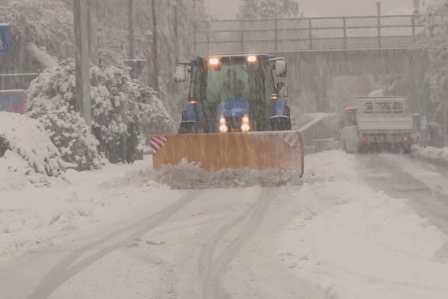 11326 Como stop agli orari per esporre i rifiuti e obbligo di spalare la neve 1781025503