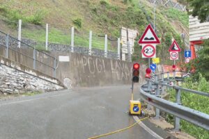 Civiglio, senso unico alternato in via dei Patrioti. Provvedimento per ridurre i disagi ai residenti