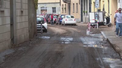 Como, via Brambilla invasa dal fango: la rabbia dei residenti e la replica del Comune