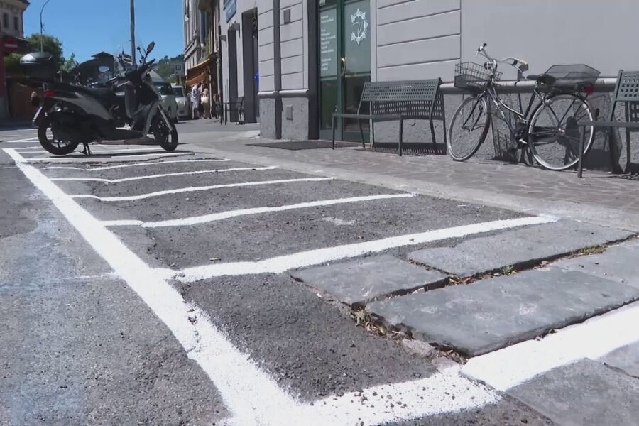 Como, in centro nuovi stalli per le moto: posteggi in largo Leopardi e vicolo Bonola