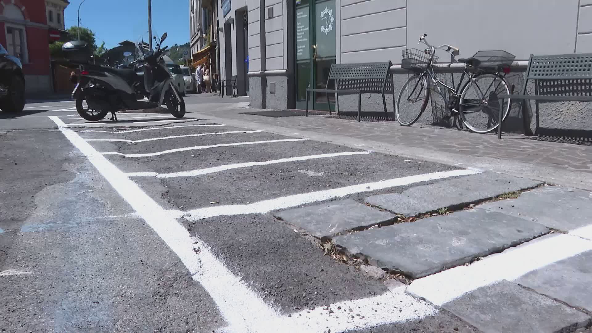 Como, in centro nuovi stalli per le moto: posteggi in largo Leopardi e vicolo Bonola