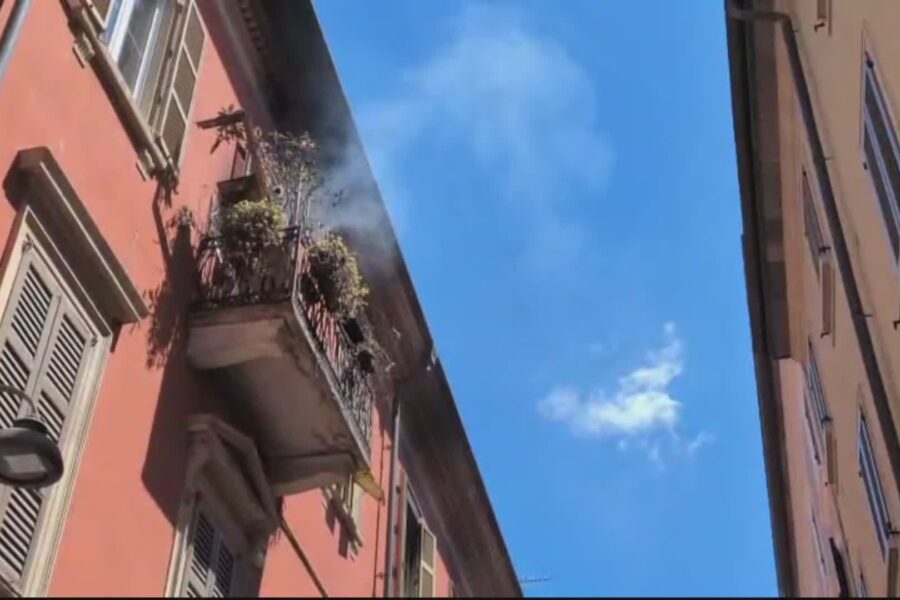 11528 Incendio in un appartamento del centro storico di Como salvate due anziane 1781258784
