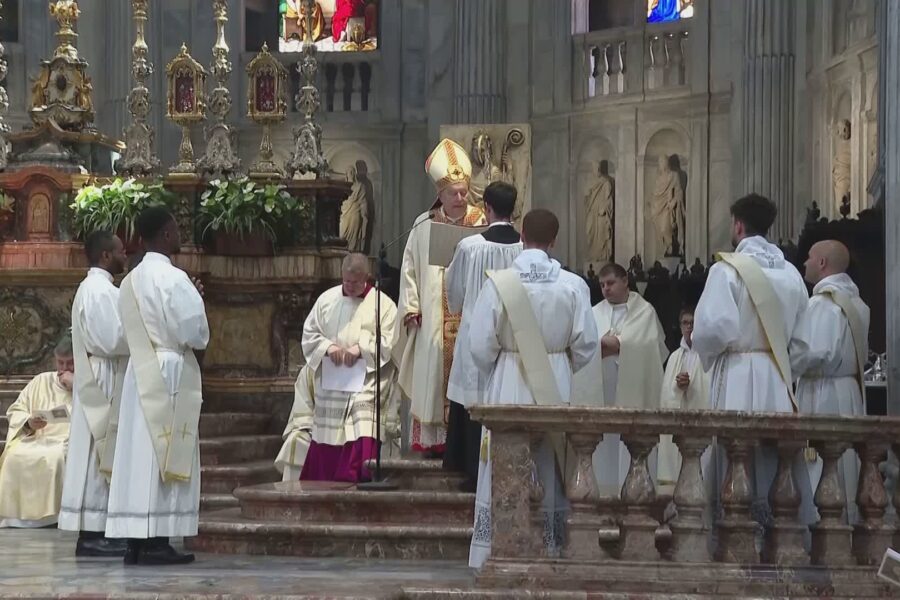 In Duomo l’ordinazione di sei nuovi sacerdoti. Il cardinale Cantoni: “Impegnate tutto voi stessi”