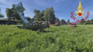 Ultraleggero precipita a Lurate Caccivio, due feriti gravi. Sono un 55enne e un 66enne