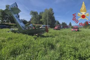 Ultraleggero precipita a Lurate Caccivio, due feriti gravi. Sono un 55enne e un 66enne
