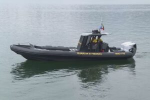 Motoscafi truccati noleggiati a turisti senza patente. Cinque sequestri e multe per 34mila euro