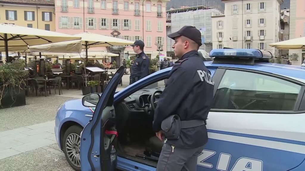Violenza in piazza Volta, altro episodio. Un 49enne vagava con un coltello. Un caso la sicurezza