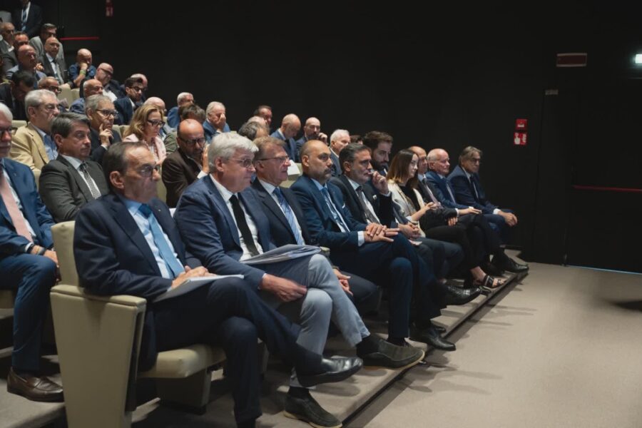 11660 Confindustria Como oggi lassemblea privata dei soci. Intitolata una sala a Verga 1781542042