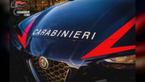 Maltratta la ex e le brucia l’auto, 53enne arrestato per stalking. In tasca aveva due coltelli
