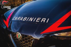 Maltratta la ex e le brucia l’auto, 53enne arrestato per stalking. In tasca aveva due coltelli