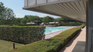Piscina di Casate, per il lido estivo spunta l’ipotesi tariffa “anti-maranza” per motivi di sicurezza