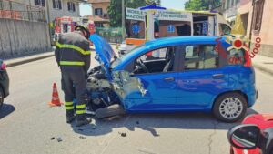 Incidente tra un camion e un’auto a Cassina Rizzardi, un ferito