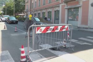 Lungolago, si riapre la buca coperta a maggio. Cappelletti: “Intervento definitivo a fine agosto”