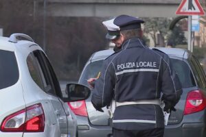 Autisti indisciplinati, a Como 235 multe al giorno. In un anno quasi 86mila multe in città