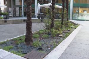 Como, degrado e insicurezza in piazza Gobetti. Residenti esasperati, il sindaco: “Ho le mani legate”