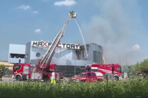 Incendio a Montano Lucino, il sindaco rassicura: “Nessun pericolo per la salute”