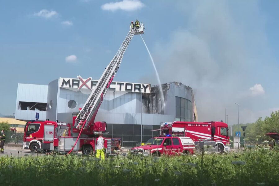 12017 Incendio a Montano Lucino il sindaco rassicura Nessun pericolo per la salute 1781973714
