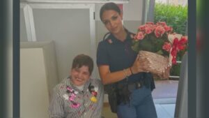 Salvata da un tentativo di truffa, il ringraziamento alla poliziotta