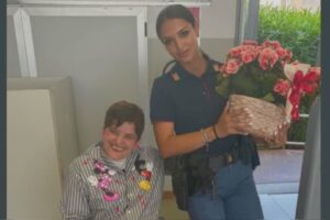 Salvata da un tentativo di truffa, il ringraziamento alla poliziotta