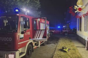 Incendio a Lomazzo, morto un 73enne. Il rogo sarebbe doloso, indagini dei carabinieri