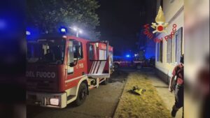 Morto nell’incendio della sua abitazione a Lomazzo, il vicino di casa fermato per omicidio