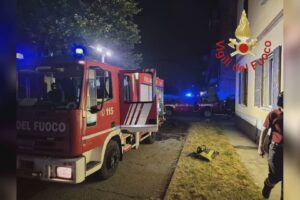 Morto nell’incendio della sua abitazione a Lomazzo, il vicino di casa fermato per omicidio