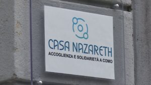 Polizia alla mensa del povero, arrestato 28enne. Infastidiva i presenti, poi ha aggredito gli agenti