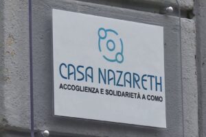Polizia alla mensa del povero, arrestato 28enne. Infastidiva i presenti, poi ha aggredito gli agenti