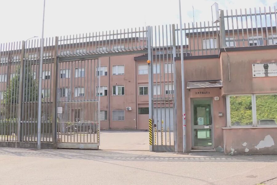 Incendio di Lomazzo, interrogato il 42enne fermato. Accusato di omicidio per la morte del vicino