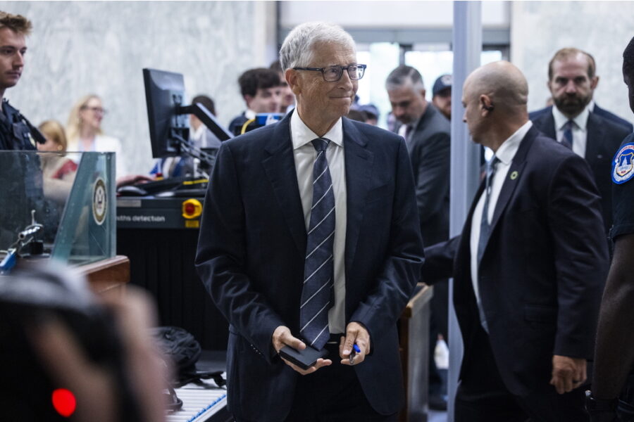 Il miliardario testimonia sui suoi rapporti con Epstein