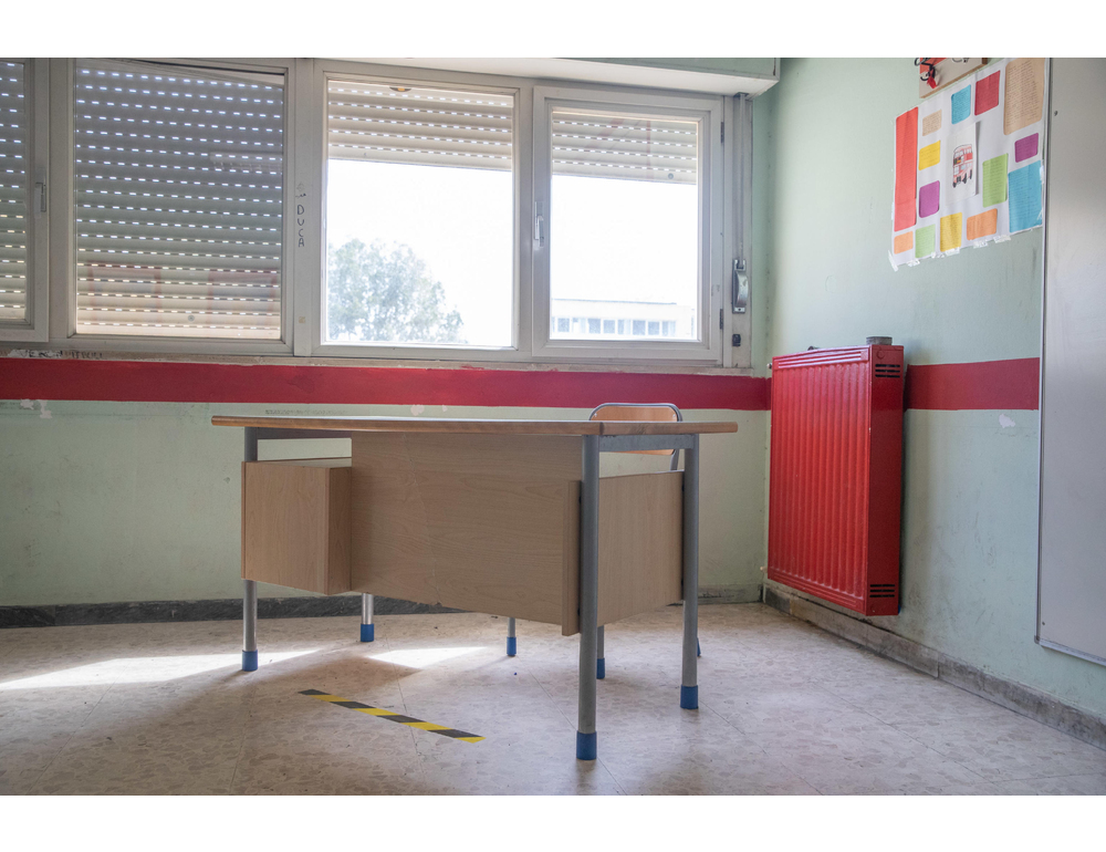 ++ Punta una pistola al professore in classe nel Modenese ++
