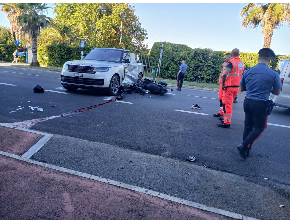 ++ Scontro Suv-scooter in Versilia, muore 17enne, in fuga occupanti auto ++