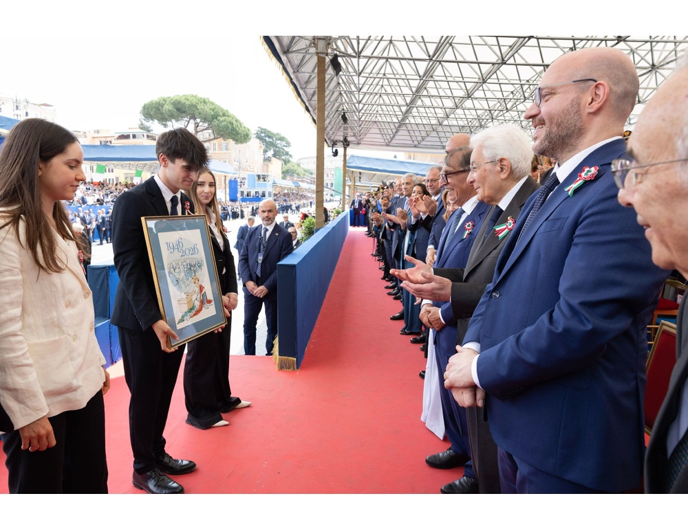 2 giugno: studenti consegnano a Mattarella opera sul voto alle donne